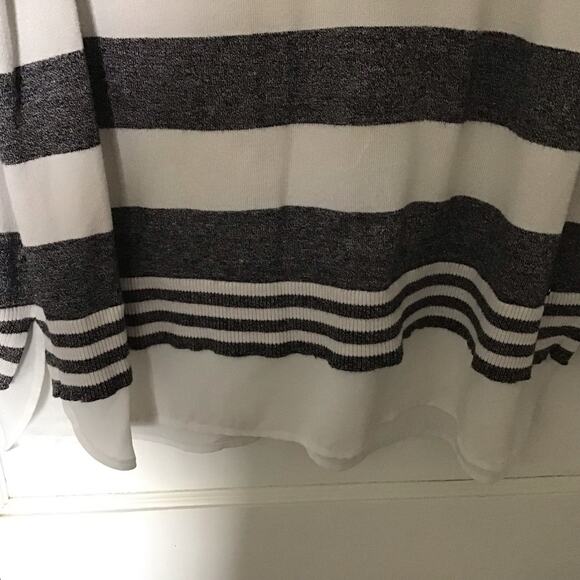 Calvin Klein Gray & White Stripe Lightweight Layered Look v-neck Sweater Large - Picture 2 of 8